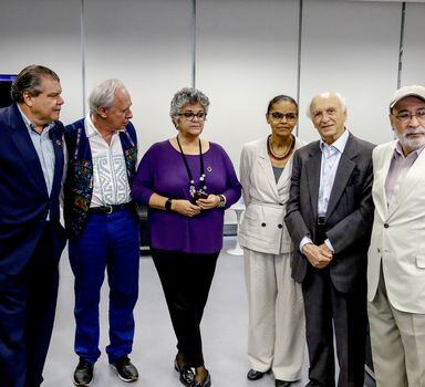 Da esquerda para direita: ex-ministros do Meio Ambiente José Sarney Filho, Carlos Minc, Izabella Teixera, Marina Silva, Rubens Ricupero e José Carlos Carvalho