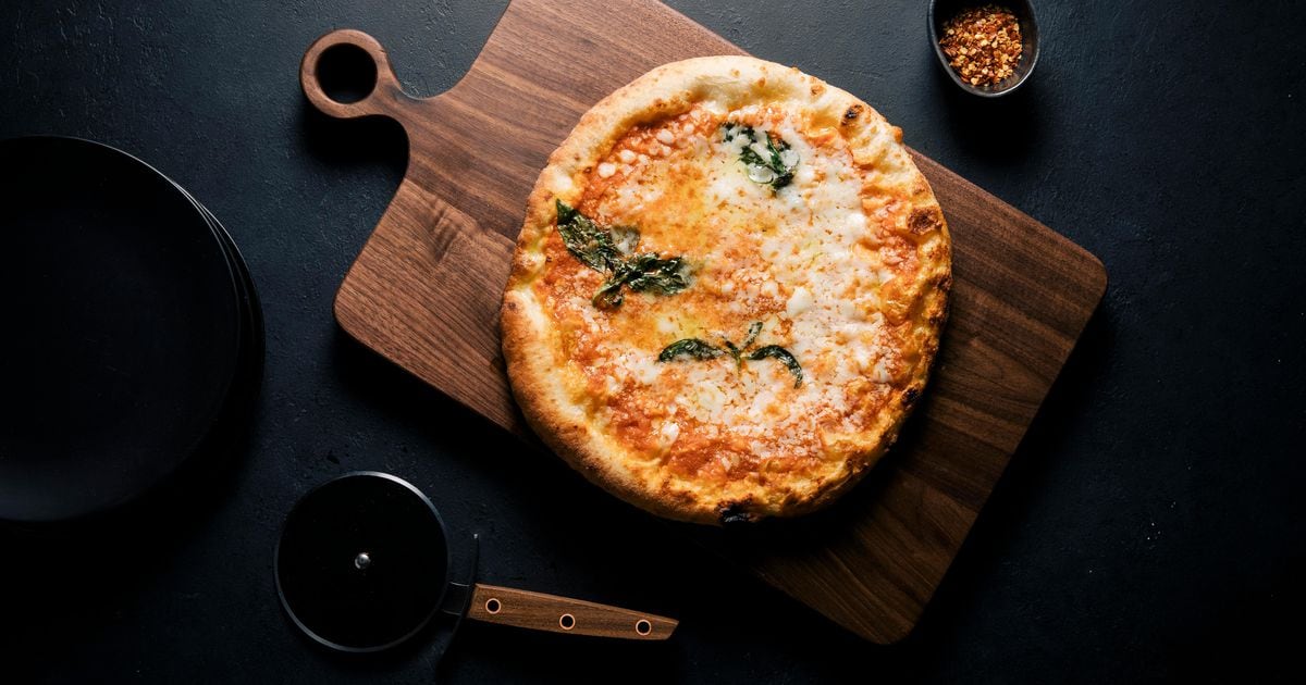 Un estudio encontró que la pizza y los refrescos pueden aumentar el riesgo de cáncer de ovario y de cerebro