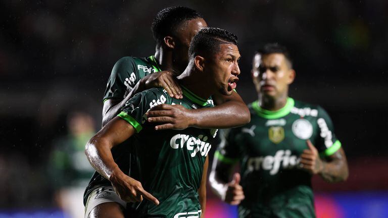 Rony comemora um dos gols do Palmeiras no clássico diante do Santos