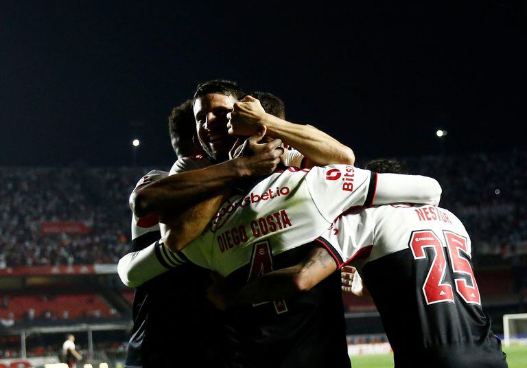 O São Paulo goleou o Avaí em sua última partida antes da final da Copa Sul-Americana.