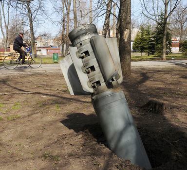 Parte de míssil usado contra cidade de Chuhuiv, na região de Kharkiv