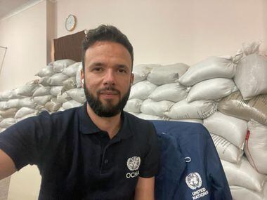 Saviano Abreu trabalha na ONU e participou do resgate dos brasileiros em Mariupol. Imagem mostra Saviano em um dos bunkers da Ucrânia