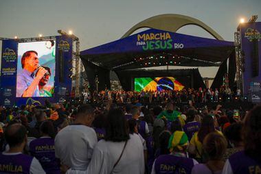 Bolsonaro discursou ao lado do governador do Rio, Cláudio Castro (PL), e do pastor Silas Malafaia, e acompanhado pela primeira-dama, Michelle Bolsonaro, mais ovacionada do que o próprio presidente.