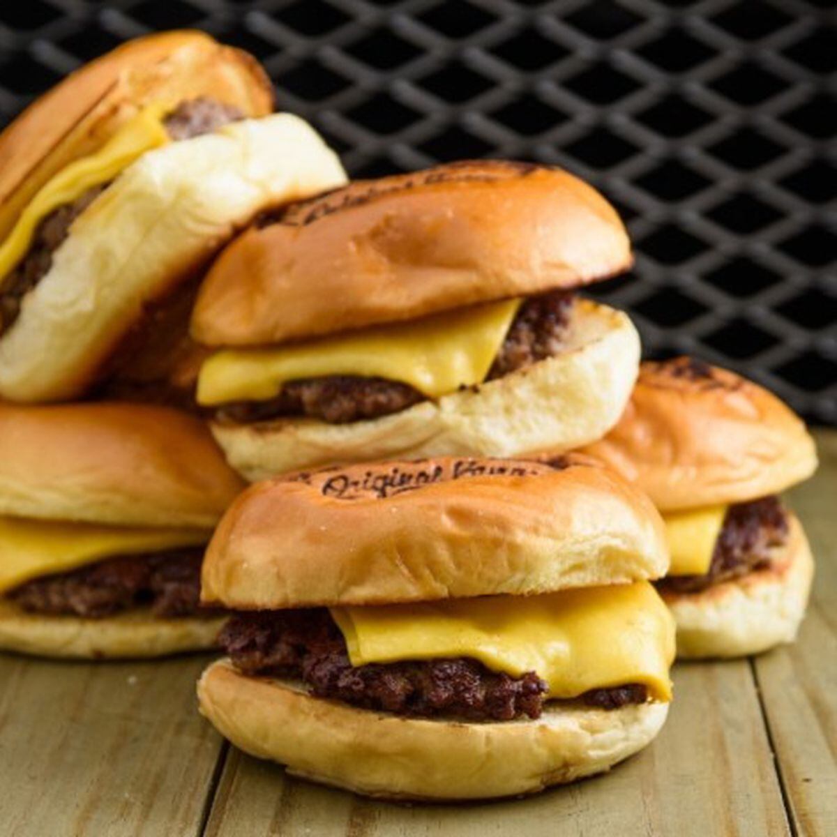 Burger King lança cachorro-quente de carne bovina e divulga com
