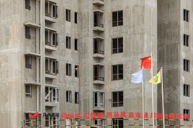 Apartamentos vazios em torre residencial inacabada em Nanchang, na China