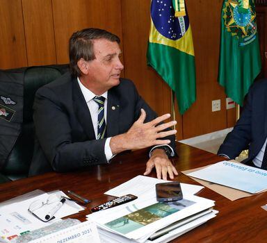Bolsonaro em encontro com Milton Ribeiro, então ministro, no Palácio do Planalto.