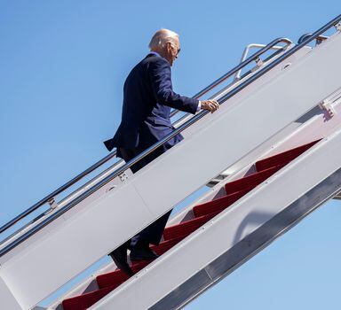 FILE Ñ President Joe Biden boards Air Force One for a trip to Chicago, at Joint Base Andrews, Md., May 11, 2022. BidenÕs trip to Saudi Arabia is unlikely to reduce oil and gasoline prices, and it is not clear that anything else he might do would work, either. (Doug Mills/The New York Times)