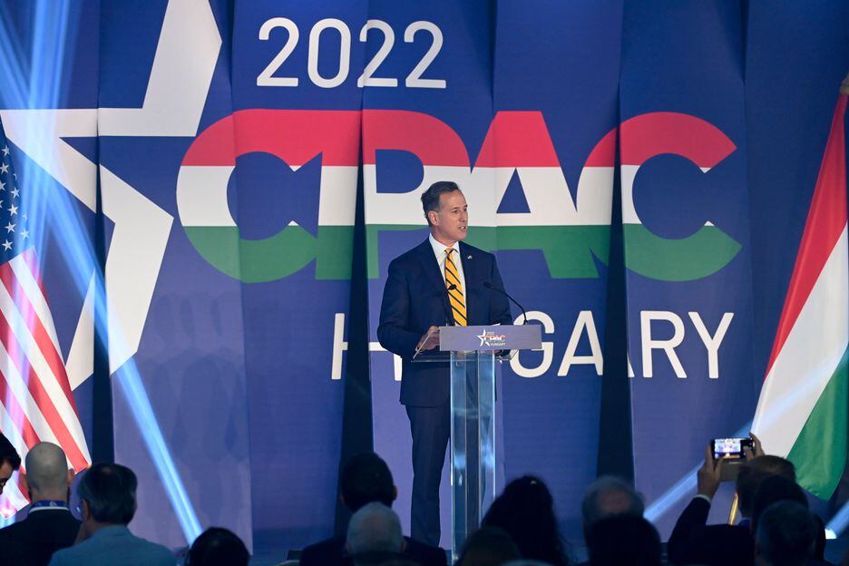 Dezenas de conservadores proeminentes de Europa e EUA se reuniram em maio na Hungria para a Conferência de Ação Política Conservadora Americana; evento revelou aprofundamento dos laços entre a direita americana e o governo autocrático do primeiro-ministro Viktor Orban.