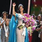 (FILES) The newly crowned Miss Universe 2023, Sheynnis Palacios from Nicaragua, waves after winning the 72th edition of the Miss Universe pageant in San Salvador on November 18, 2023. The Nicaraguan authorities have banned the entry into the country of the national head of the Miss Universe pageant, won by Sheynnis Palacios, who has become a symbol of opposition to the government of Daniel Ortega, media and members of the opposition in exile reported on November 24. (Photo by Marvin RECINOS / AFP). Foto: Marvin RECINOS/AFP