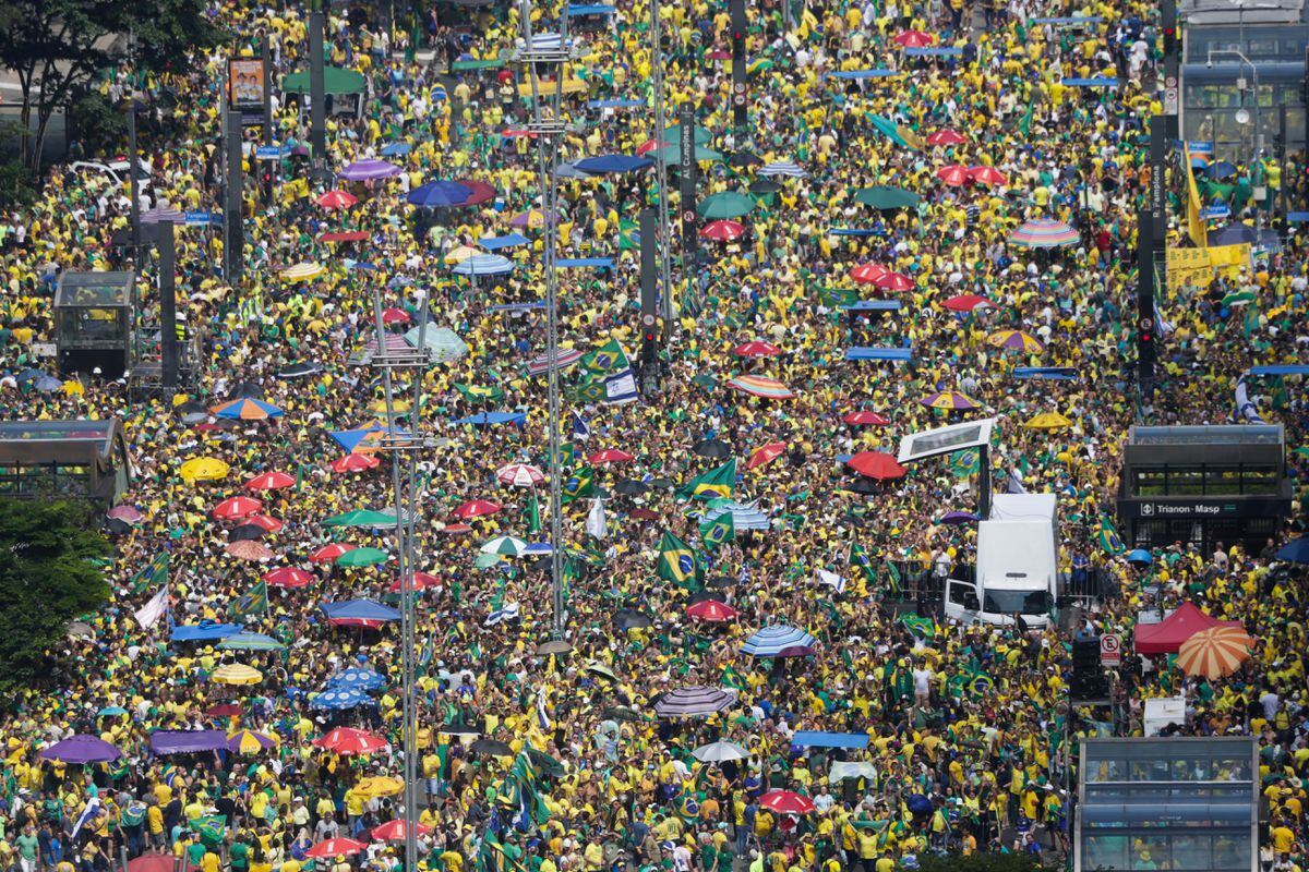 Ato convocado por Bolsonaro após investigações sobre golpe buscava uma fotografia pra mostrar a força de Bolsonaro
