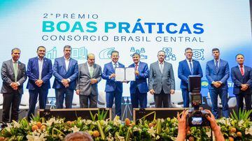 O ministro do Desenvolvimento Social, Wellington Dias (PT),ao lado dos governadores do Consórcio Brasil Central. Foto: MDS
