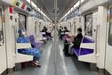 Algumas linhas do metrô de Xangai foram abertas após quase dois meses de lockdown por causa do surto de covid-19