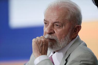 Lula é alvo de pedido de impeachment; petistas defendem que seja enviada uma lista dos deputados da base que assinaram requerimento para o governo decidir o que fazer contra os signatários