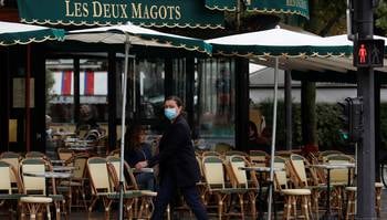 Após alta de casos, França recomenda uso de máscaras, mas evita ordem para não afastar turistas
