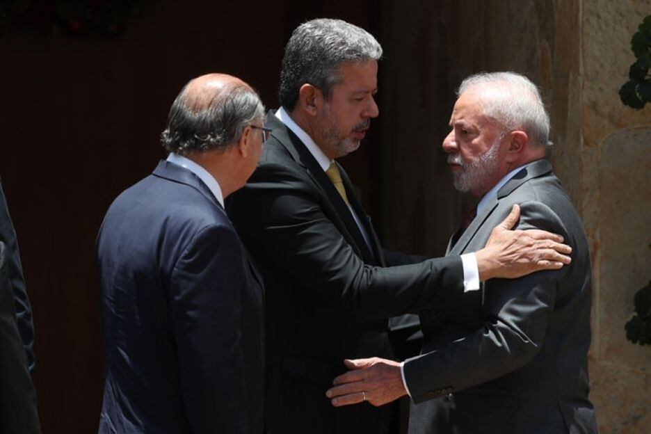 O presidente eleito Luiz Inácio Lula da Silva (PT) com Geraldo Alckmin e o presidente da Câmara dos Deputados, Arthur Lira.