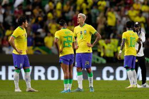 Brazil players look dejected after the international friendly soccer match between Brazil and Senegal, at the Alvalade Stadium in Lisbon, Portugal, Tuesday, June 20, 2023. (AP Photo/Armando Franca)