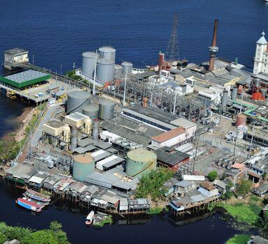 Usina termoelétrica de Aparecida, em Manaus: produção de eletricidade mais cara para contornar crise hídrica.