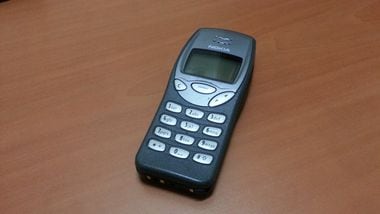 Após 17 anos, Nokia aposta em um modelo de celular 'clássico inquebrável' -  OitoMeia