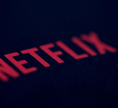 Crise superada? Netflix ganha 6 milhões de novos assinantes após taxa do  ponto extra - Estadão