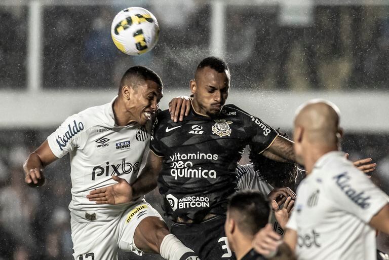 Santos e Corinthians fazem quinto clássico entre os dois neste ano