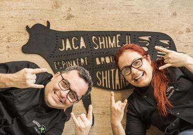 Celso Fortes and Michelle Rodriguez, founders of Açougue Vegano, took the initiative to participate in Rock in Rio in 2017 and will be in the 2022 edition.