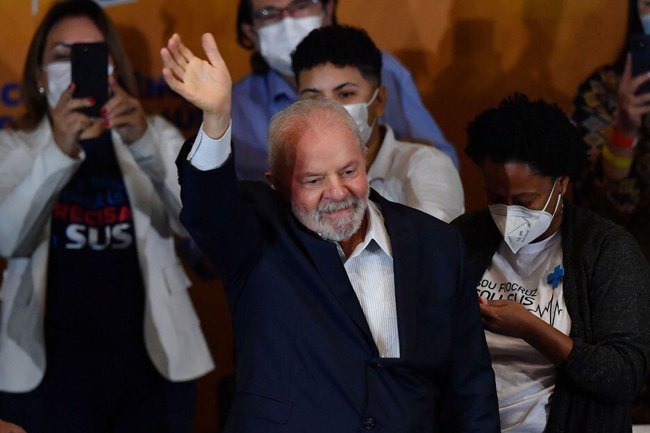 Lula lidera corrida eleitoral em Minas, mas vantagem sobre Bolsonaro caiu 9 pontos em um mês.