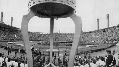 Pacaembu lotado prestigiou a cerimônia de abertura do Pan de São Paulo, em 1963
