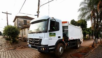Farra do caminhão de lixo é velha política e pode custar reeleição de Bolsonaro, diz Ernesto Araújo