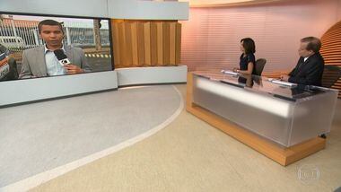 Repórter do 'Bom Dia Brasil' se confunde ao vivo e fala de jornal da Record  TV - Estadão