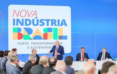 Nova política industrial brasileira usa ferramentas já testadas em governos anteriores, sem foco em produtividade e formação de capital humano