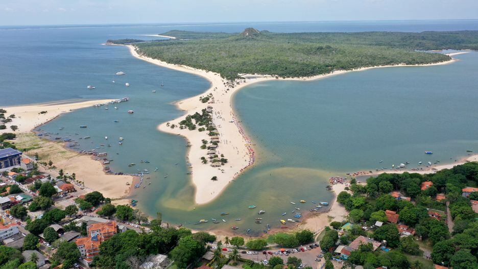 Vista aérea de praias de água doce do Rio Tapajós 