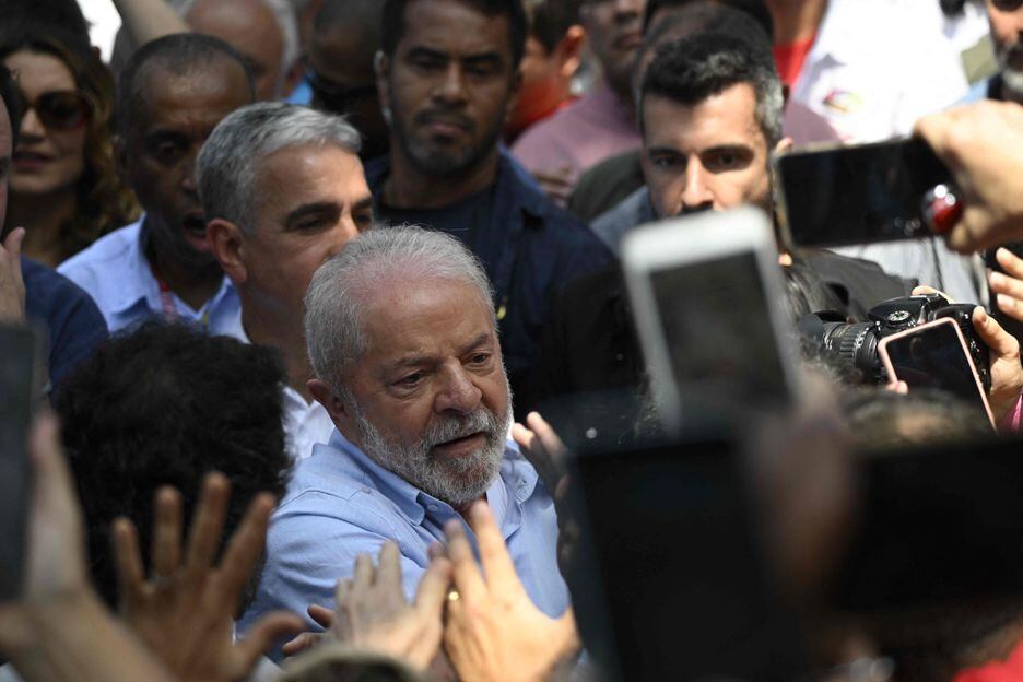 Lula lidera a pesquisa Ipec a menos de uma semana das eleições.