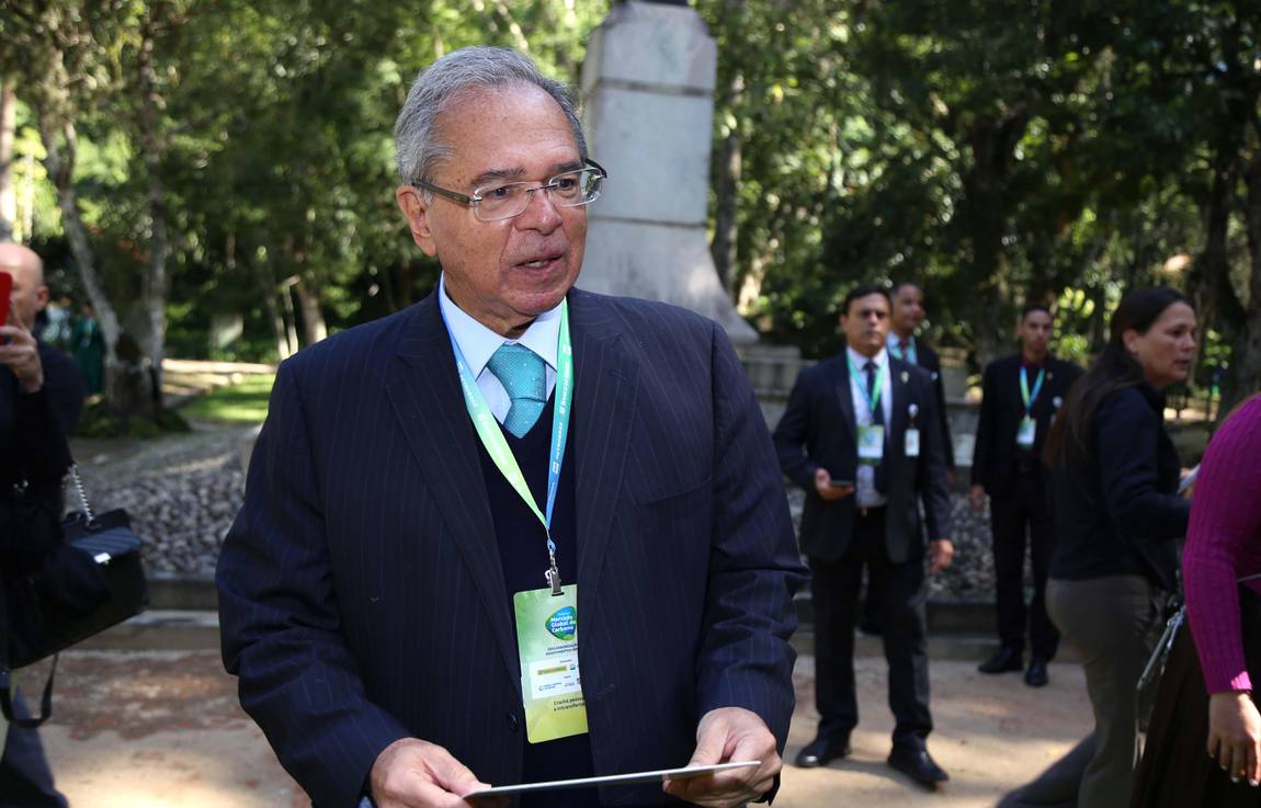 Aras expõe no WhatsApp pedido de Guedes para se livrar de depoimento na Polícia Federal
