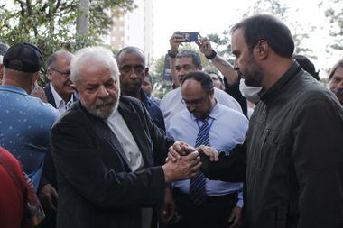 O ex-presidente Lula esteve no enterro de Jacó Bittar na tarde desta quinta-feira, 26.