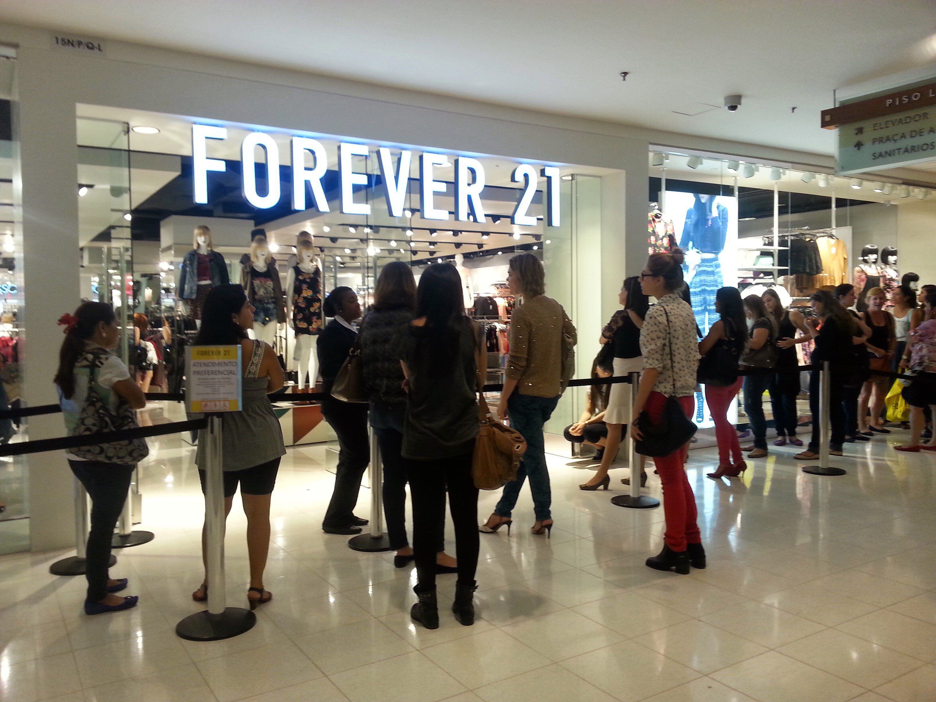 Forever 21 encerra unidades no Brasil com descontos em todas as