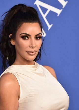 Kim Kardashian, já diagnosticada com psoríase, apresentou anticorpos associados ao lúpus, mas só isso não determina que ela tenha a enfermidade.