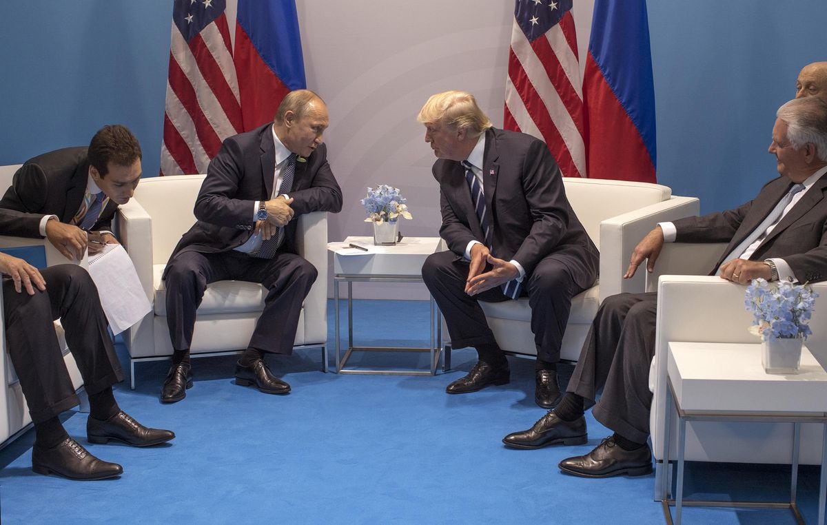Imagem de 2017 mostra encontro entre presidente da Rússia, Vladimir Putin, e presidente dos EUA, Donald Trump, no G-20