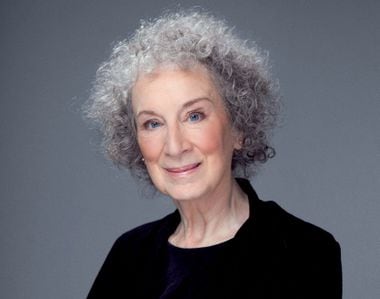 A escritora Margaret Atwood, que lança o livro 'Questões incendiárias' no Brasil em março.