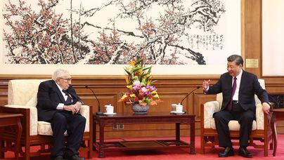Kissinger e Xi Jinping, presidente da China, em encontro em Beijing em 20 de julho de 2023. Foto: CNS/AFP
