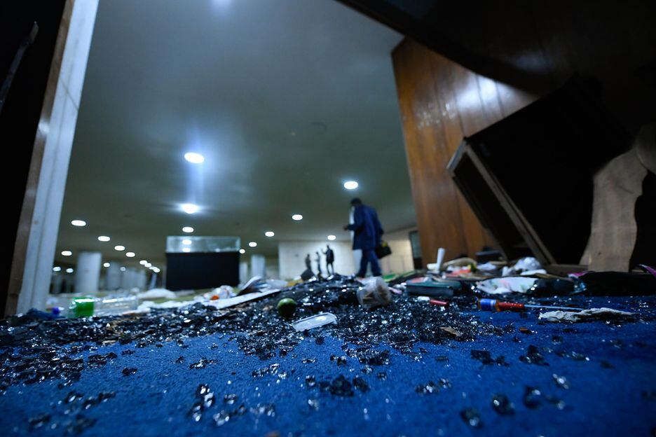 Destruição no prédio do Congresso Nacional causada por extremistas bolsonaristas.