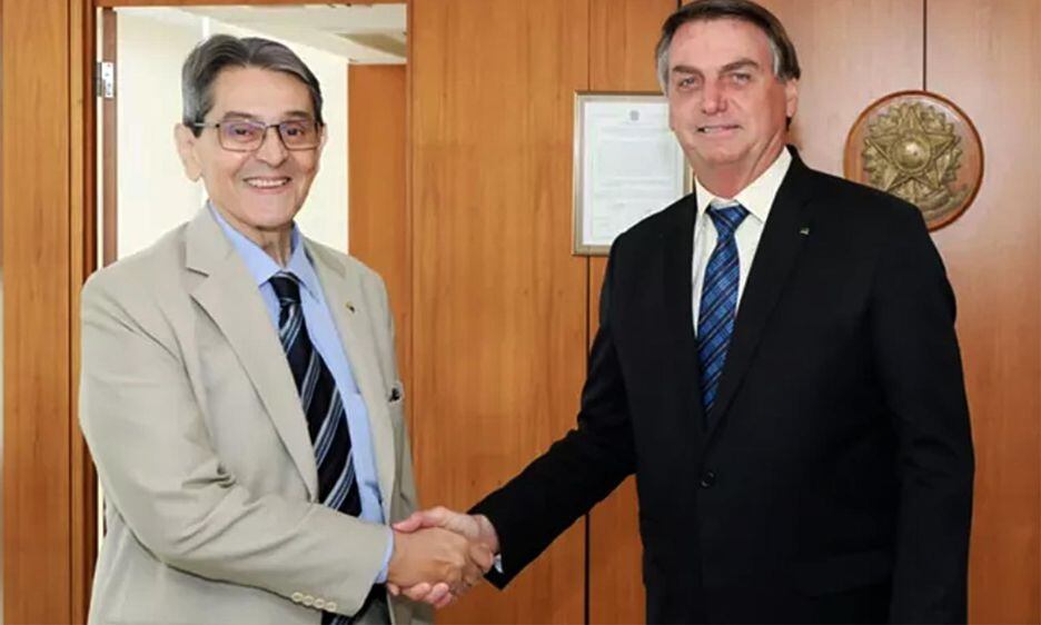 Campanha do presidente Jair Bolsonaro (PL) procura um 'escândalo' para se livrar da repercussão da prisão de Roberto Jefferson.