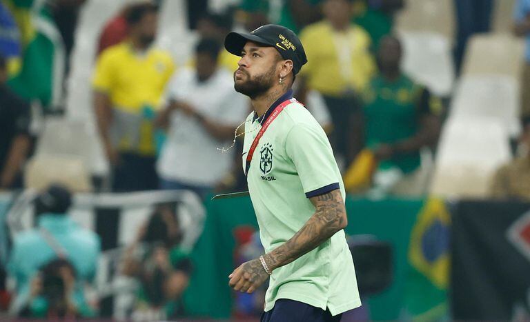 Neymar esteve no Estádio Lusail para acompanhar o jogo da seleção brasileira contra Camarões 