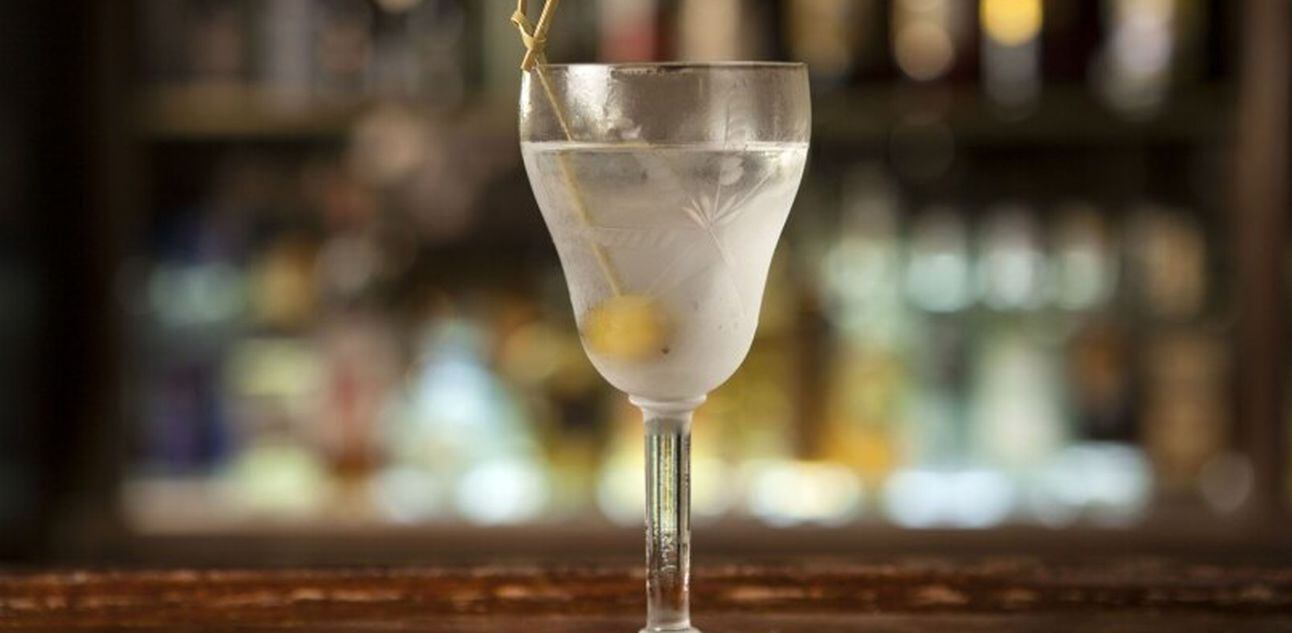 O clássico dry martini. Um drinque simples que envolve muitas controvérsias. Foto: Codo Meletti|Estadão