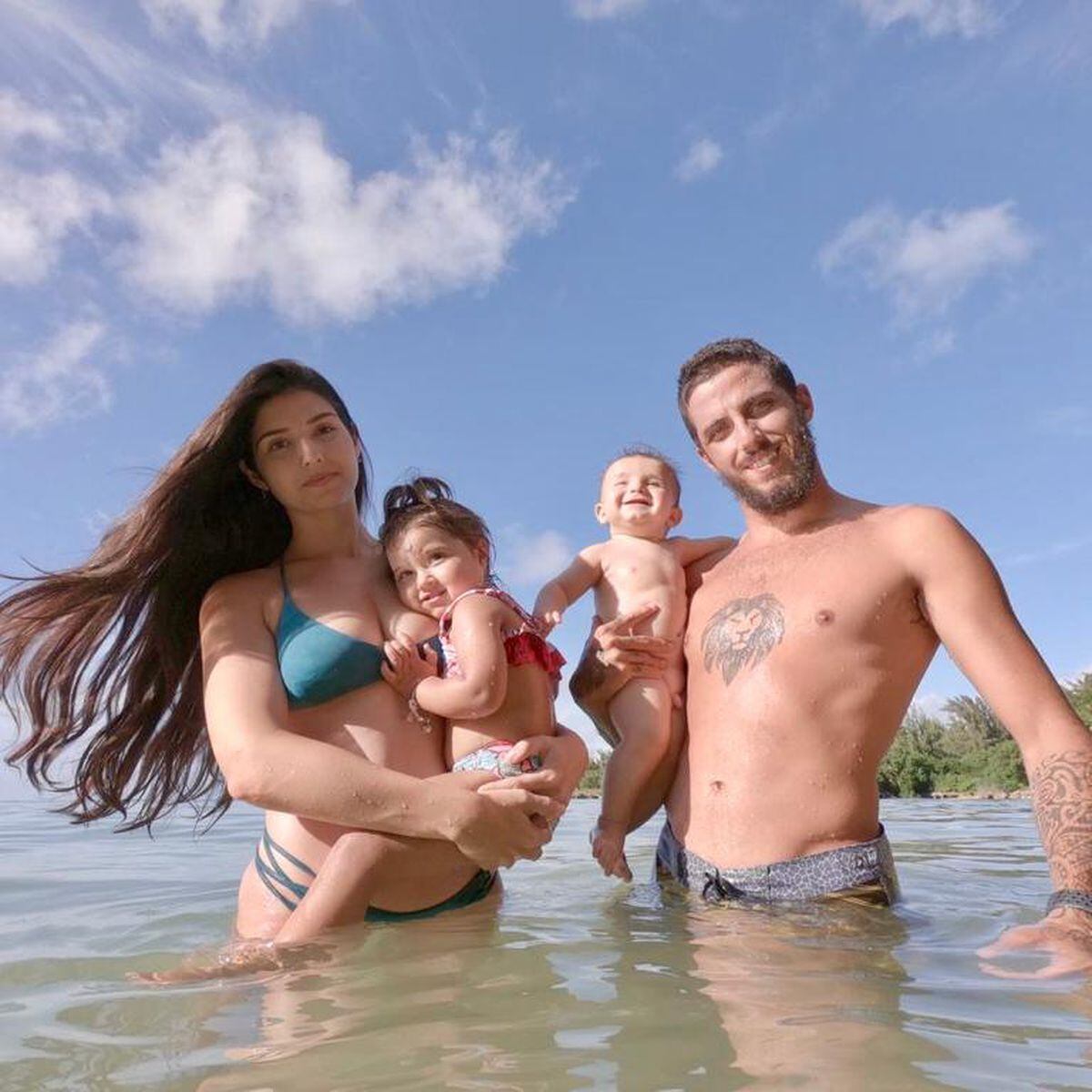 Com a família, Filipe Toledo já curte ondas de Pipeline no Havaí - Estadão