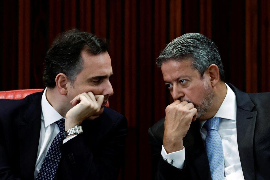 Rodrigo Pacheco e Arthur Lira conversam durante evento em Brasília. Foto: Ueslei Marcelino/Reuters