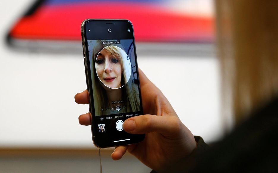 iPhone X tinha como principal novidade a chegada do leitor facial Face ID