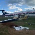 Dois aviões do modelo EMB 120 Brasília, da Embraer, sofreram acidentes na mesma pista de pouso em um aeroporto da Tanzânia, em um intervalo de poucas horas de diferença. Os episódios aconteceram no Aeroporto de Kikoboga, na terça-feira, 28, e não houve feridos entre passageiros e tripulações de ambos os voos. Foto: Reprodução/X