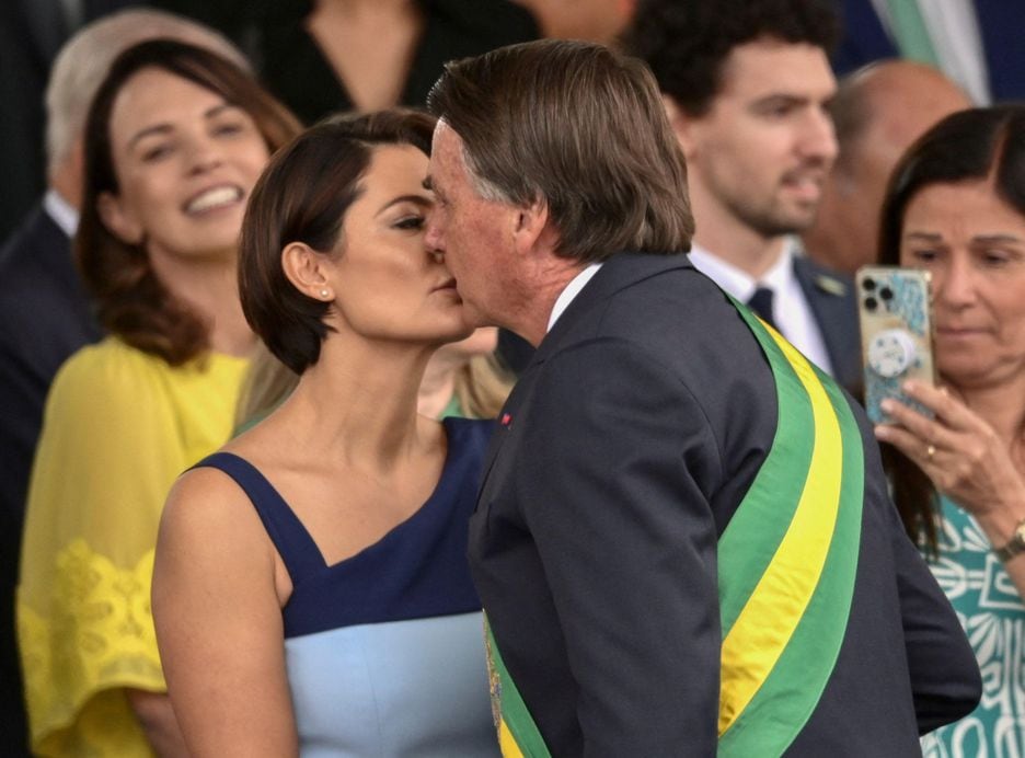 O presidente e a primeira-dama se beijaram em alguns momentos do pronunciamento.