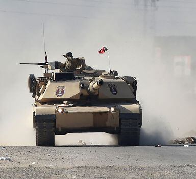 (FILES) In this file photo taken on November 04, 2016, an Iraqi army M1 Abrams tank drives through Gogjali as it heads to Mosul, during a military operation to retake the main hub city from the Islamic State (IS) group jihadists. - US President Joe Biden announced on January 25, 2023, the US will send 31 Abrams tanks to Ukraine. (Photo by BULENT KILIC / AFP)