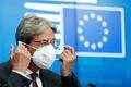 Comissário da União Europeia critica imagens 'vergonhosas' do Brasil em meio à pandemia da covid